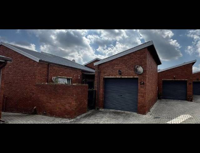 2 BEDROOM TOWNHOUSE FOR SALE IN GLEN MARAIS